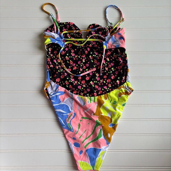 Maaji | Women's Floral Cheeky One Piece Bathing Suit Size Large NWT Beach Pool - Picture 6 of 11
